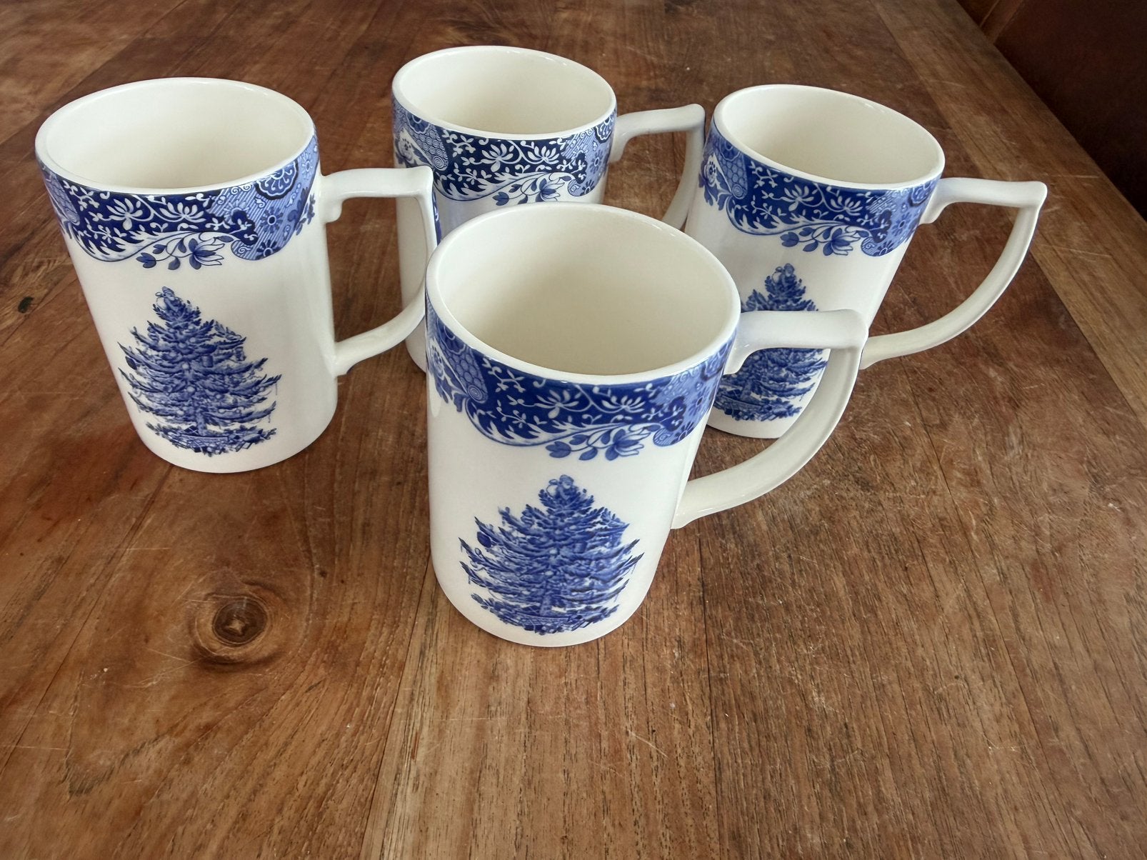 Spode blue italian Christmas Tree 4 mokken/bekers, Ophalen of Verzenden, Zo goed als nieuw, Overige stijlen, Kop(pen) en/of Schotel(s)