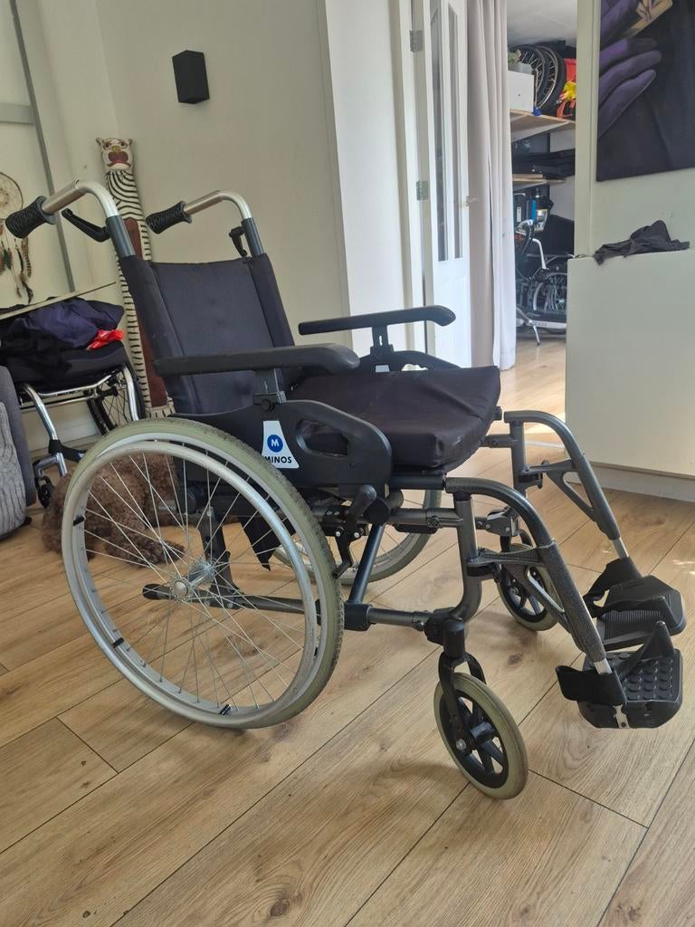 Minos alu lichtgewicht vouwrolstoel, Ophalen of Verzenden, Zo goed als nieuw, Duwrolstoel