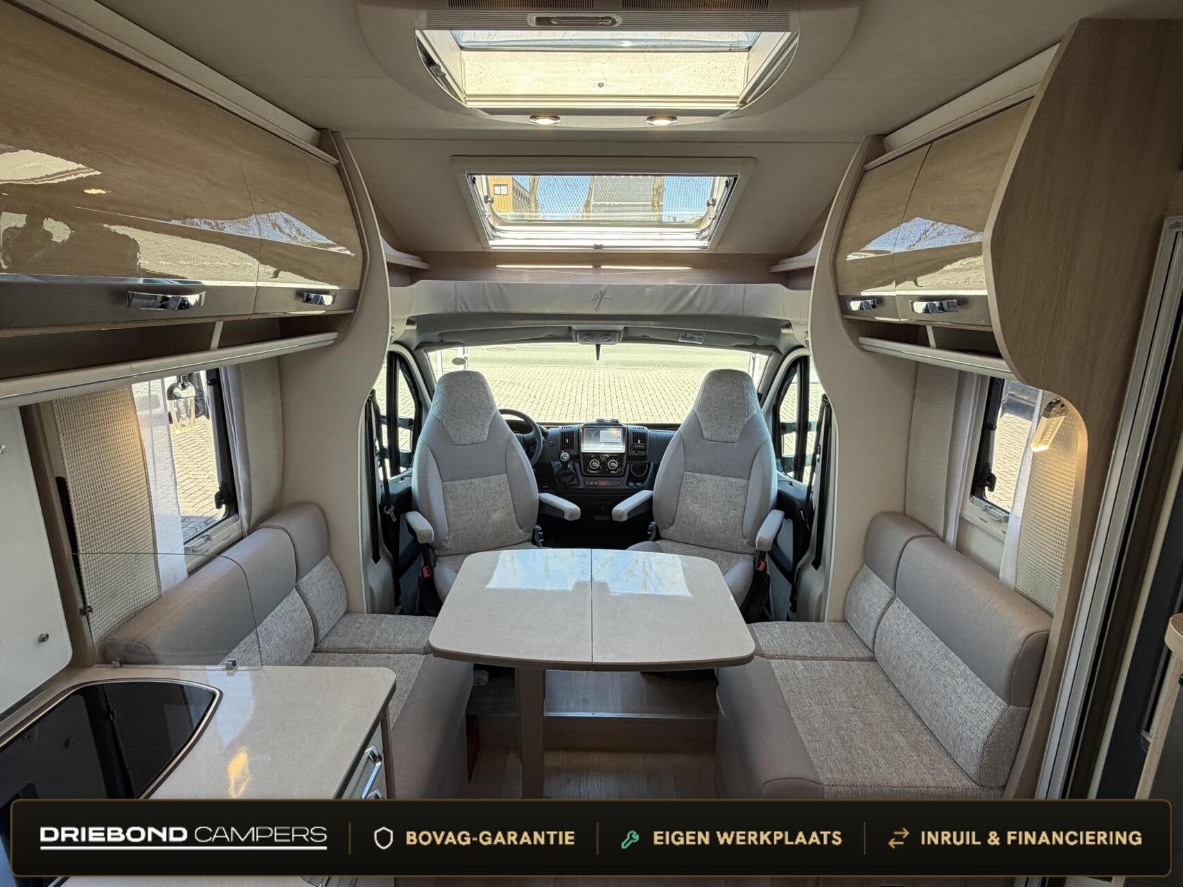 Rapido 686 F Euro6 Queensbed 2X Airco Zonnepaneel Luifel Fie, Caravans en Kamperen, Campers, 7 tot 8 meter, Bedrijf, Elektrische ramen
