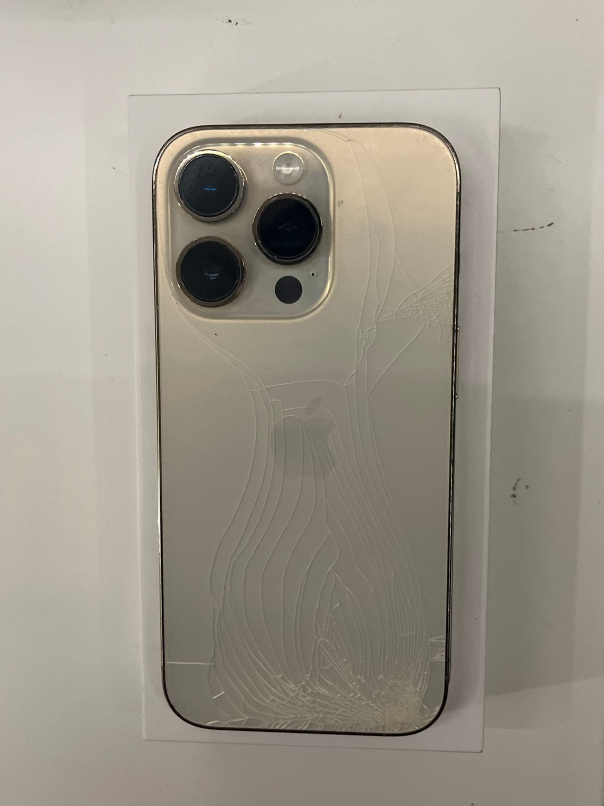 iPhone 14 Pro Max 256GB Goud - Achterkant beschadigd