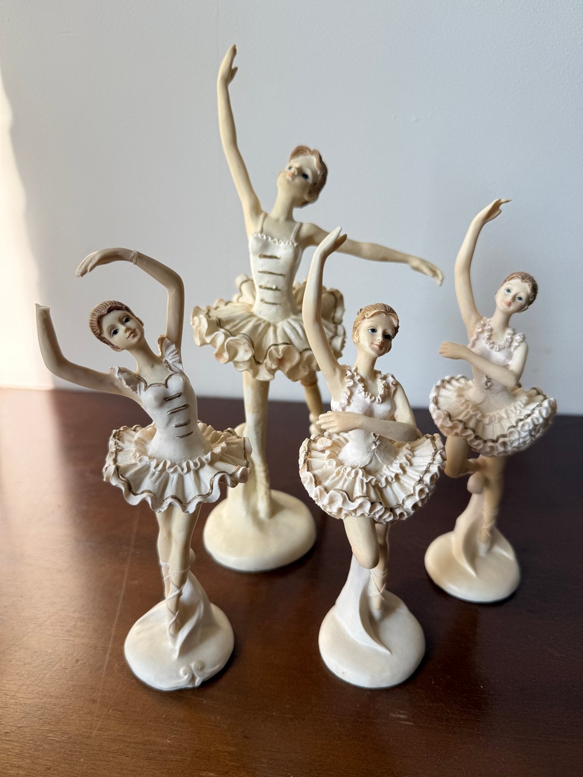 Set van 4 sierlijke ballerina beeldjes, Verzamelen, Ophalen, Gebruikt, Mens