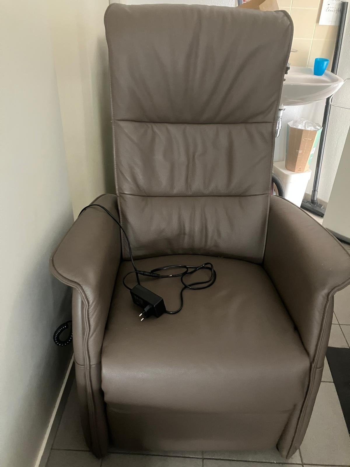 Sta op stoel van leer, Huis en Inrichting, Ophalen, Gebruikt, Leer, 75 tot 100 cm