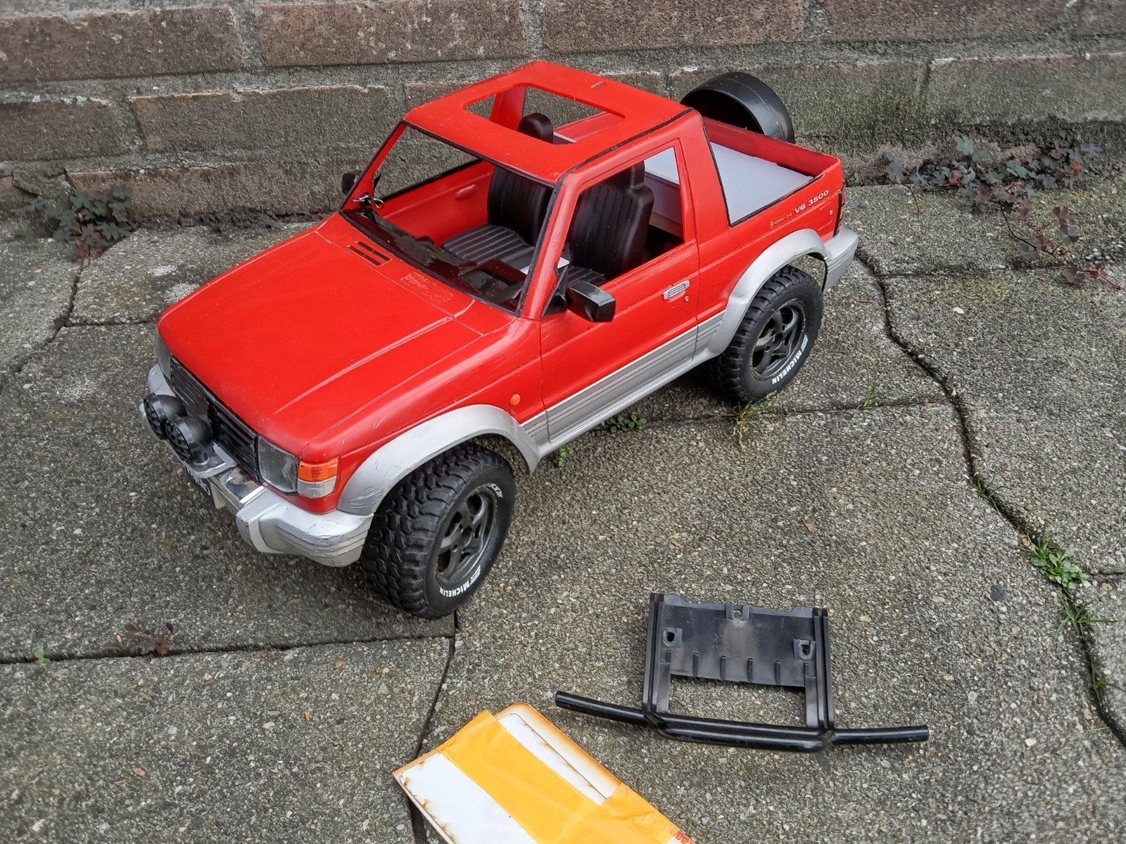 Tamiya Pajero CC01 met interieur en heldere ramen, Hobby en Vrije tijd, Auto offroad, Zo goed als nieuw, Schaal 1:10, Ophalen