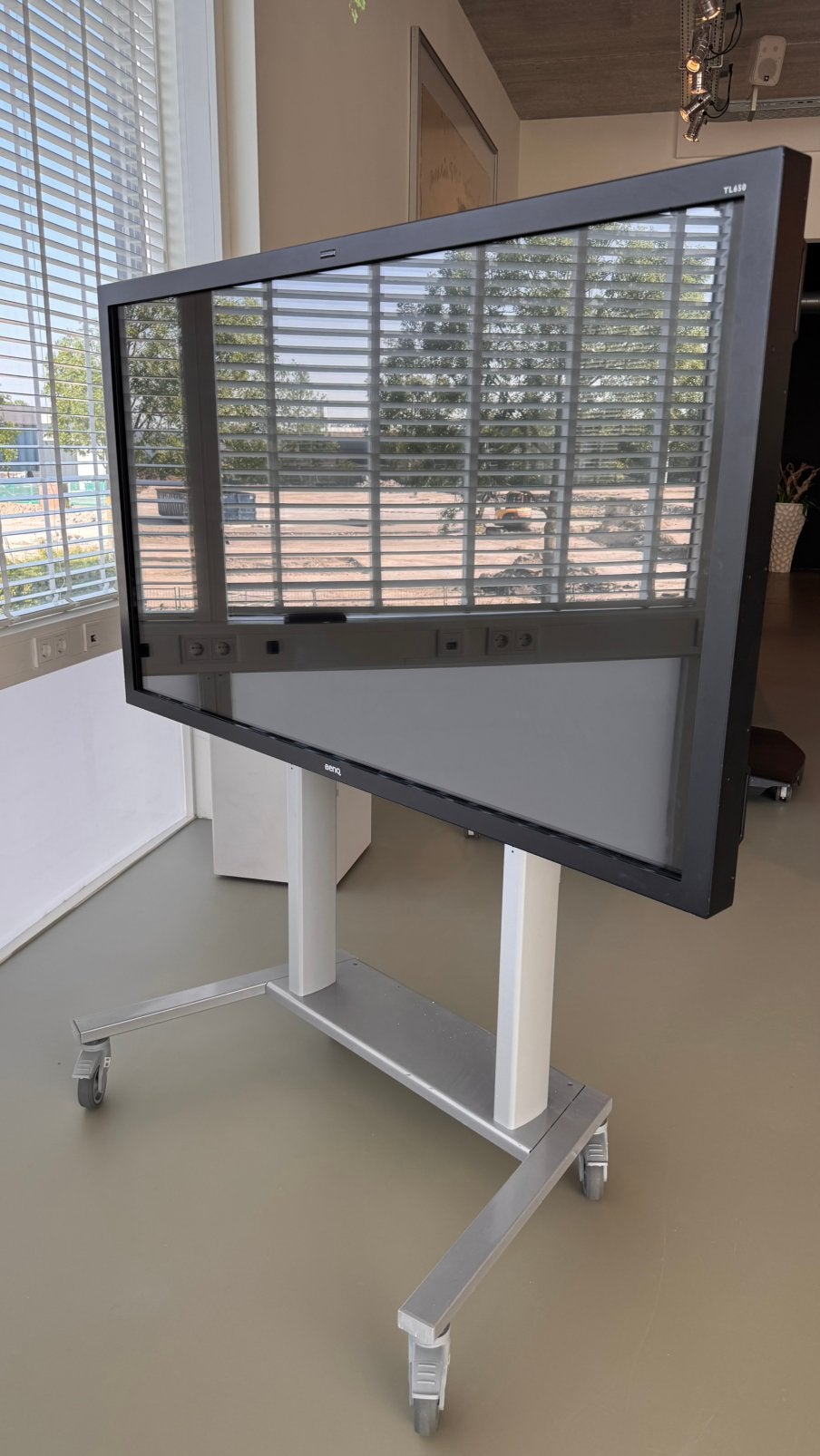 Benq 65 inch touchscreen scherm op verrijdbare voet, Audio, Tv en Foto, Televisies, 50 Hz, Zo goed als nieuw, 100 cm of meer, Full HD (1080p)