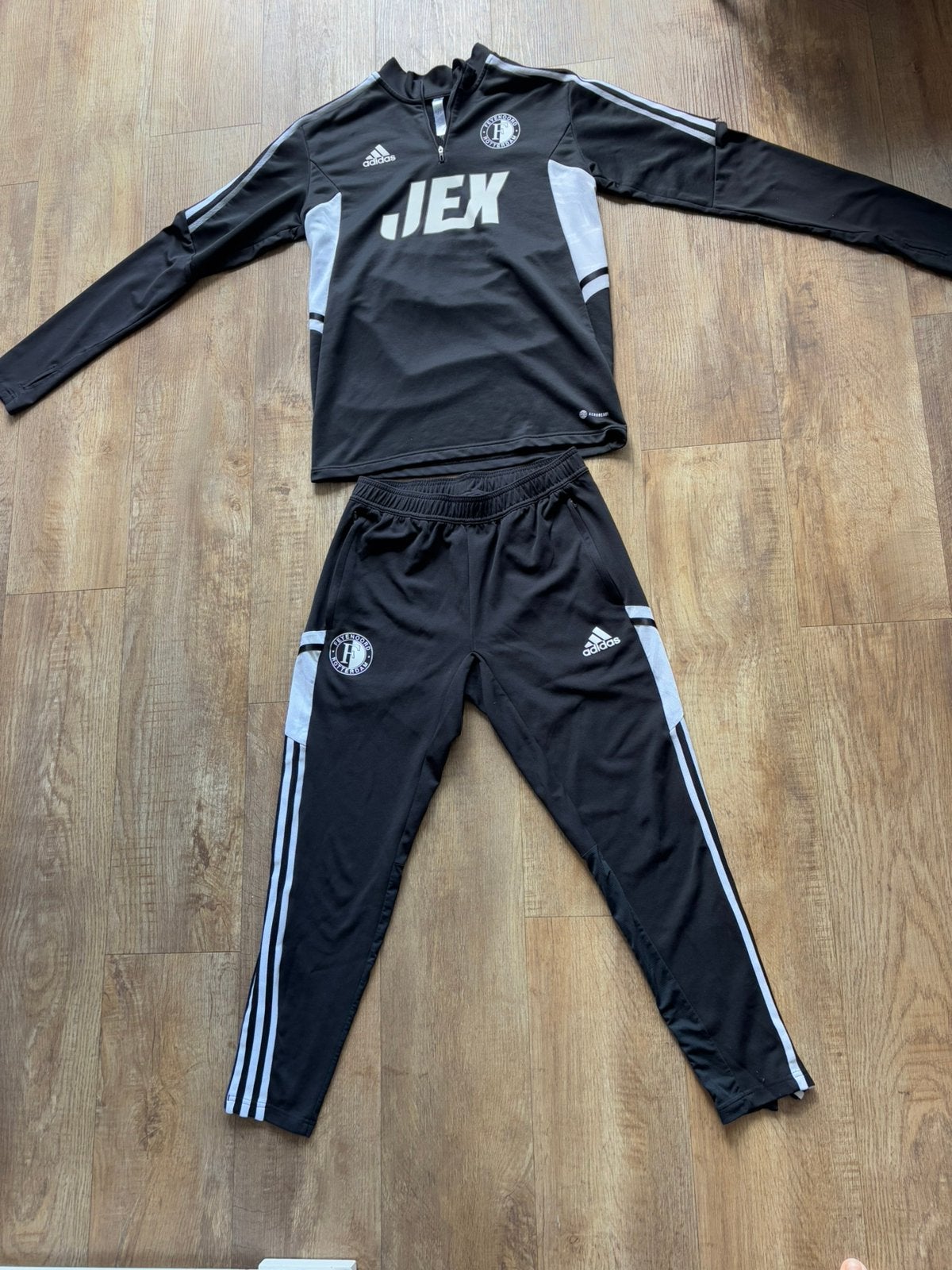 Feyenoord trainingspak zwart sponsor JEX maat M, Ophalen of Verzenden, Zo goed als nieuw, Zwart, Voetbal