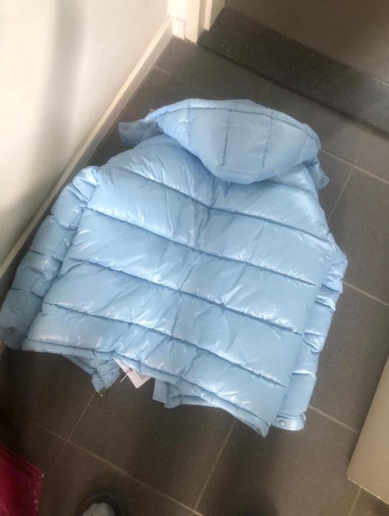 Moncler jas lichtblauw, Kleding | Dames, Jassen | Winter, Ophalen of Verzenden, Nieuw, Maat 38/40 (M), Blauw