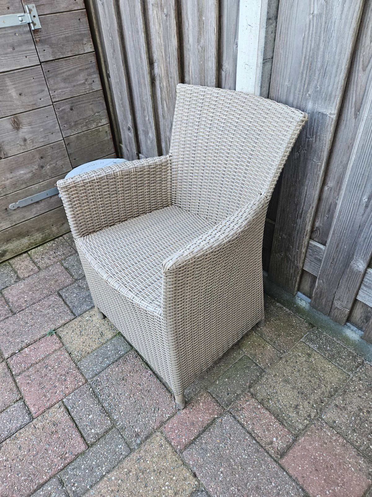 leuke kunstof buiten/ balkon fauteuil, Ophalen