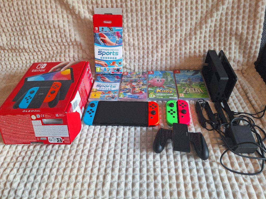 Nintendo Switch OLED met spellen + extra joycons, Spelcomputers en Games, Switch OLED, Met games, Ophalen of Verzenden, Zo goed als nieuw
