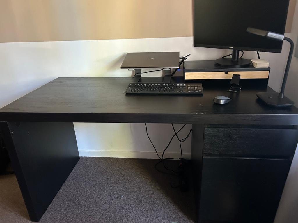 Bureau Malm Ikea zwart, Huis en Inrichting, Ophalen, Zo goed als nieuw
