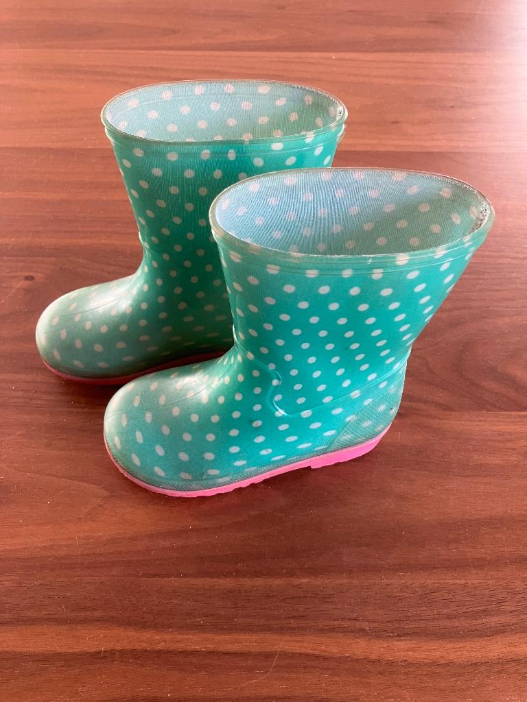 Regenlaarzen kind – maat 21 – groen stippen Hema, Kinderen en Baby's, Babykleding | Schoentjes en Sokjes, Gebruikt, Jongetje of Meisje