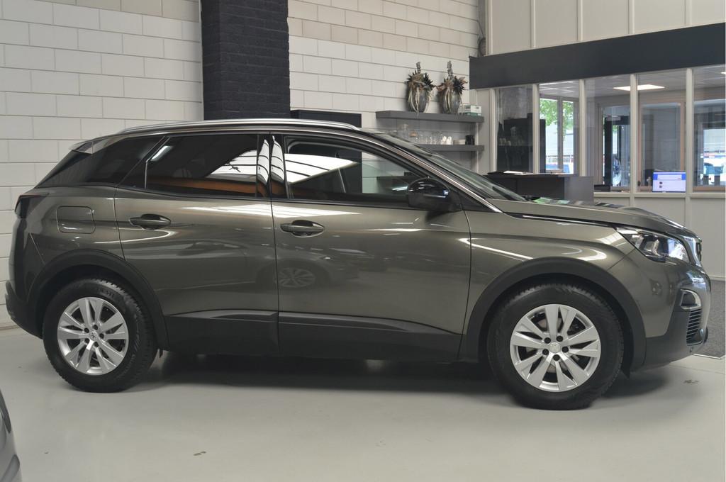Peugeot 3008 1.2 PureTech Blue Lease Executive // AUTOMAAT /, Gebruikt, Euro 6, 1199 cc, 19 km/l
