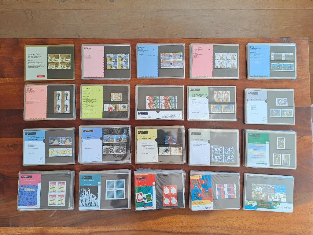Postzegelmapjes 1982-2001 - tussen M1 t/m M246b, Ophalen of Verzenden, Na 1940, Postfris