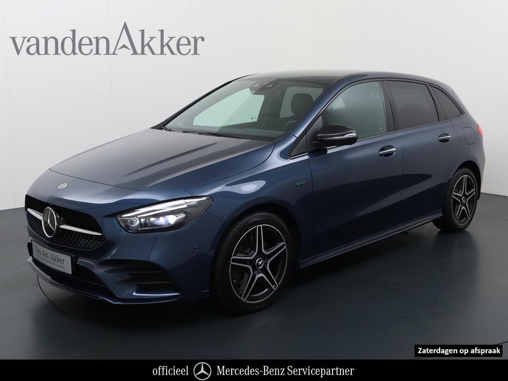 Mercedes-Benz B-Klasse 250e AMG // Distronic // 360 Camera /, 12 maanden, Gebruikt, 4 cilinders, Bedrijf