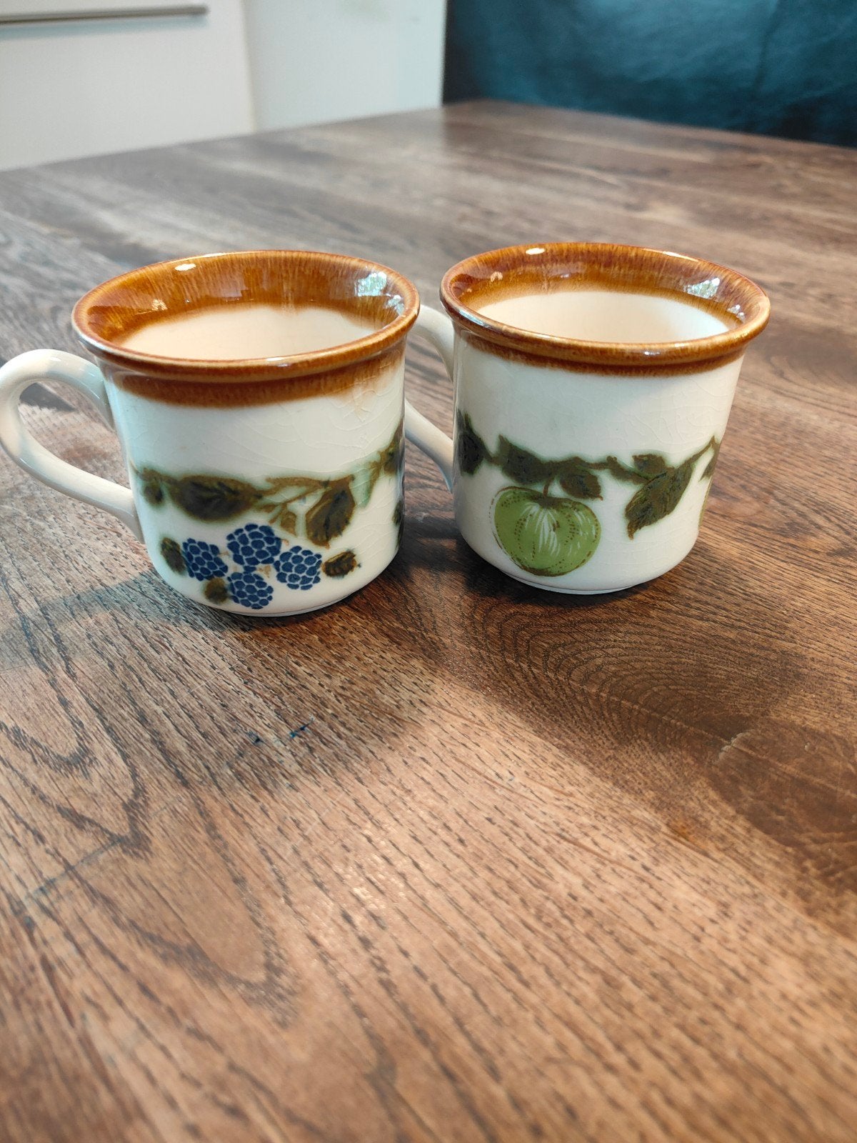Twee vintage kopjes. Coloroll Biltons England., Antiek en Kunst, Ophalen of Verzenden