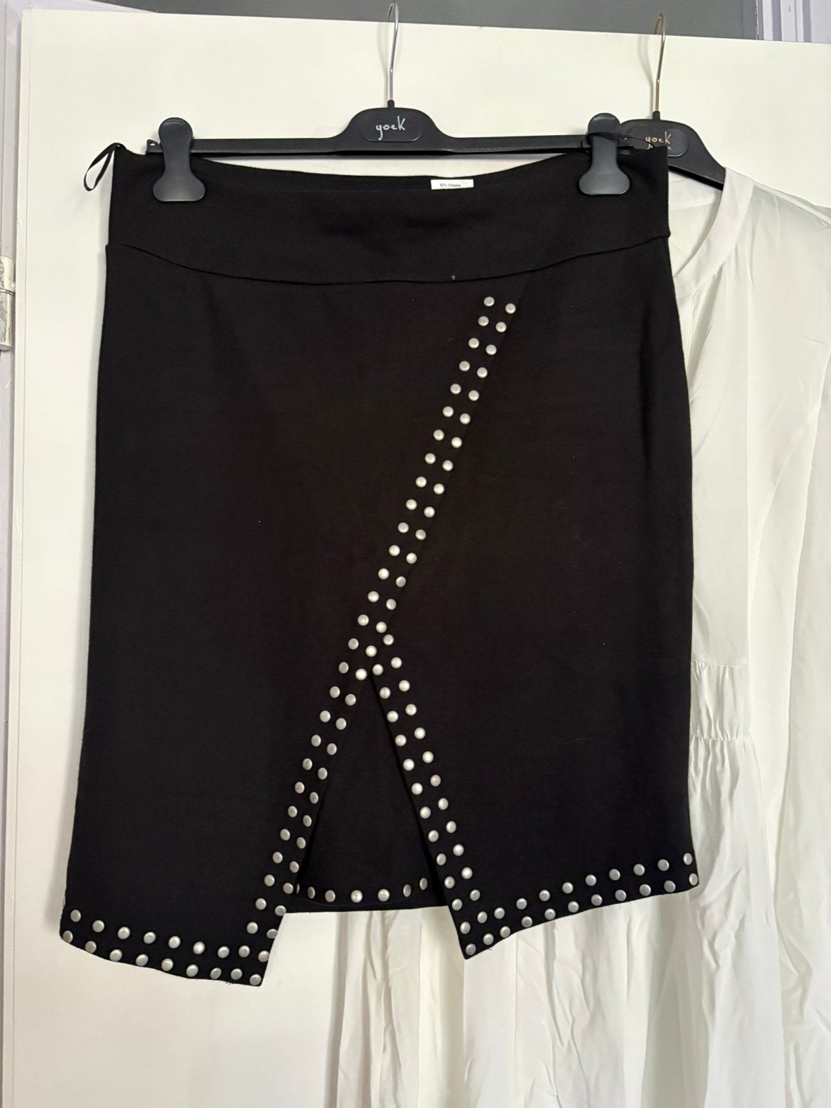 Miss Yoek zwarte rok studs, maat M, zgan, Kleding | Dames, Grote Maten, Ophalen of Verzenden, Zo goed als nieuw, Zwart, Rok