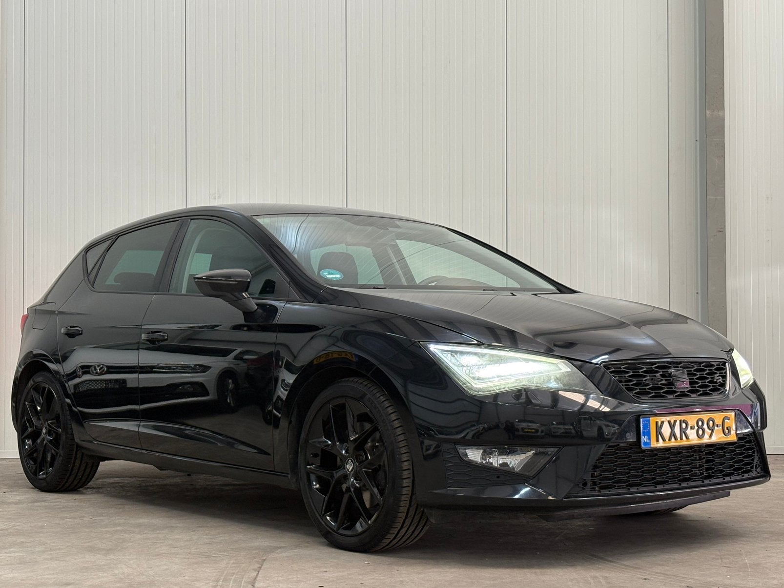 Seat Leon 1.8 TSI FR /AIRCO/CRUISE/LED/BLACKEDIT/NWAPK/, Auto's, 4 cilinders, Leon, Leder en Stof, Zwart