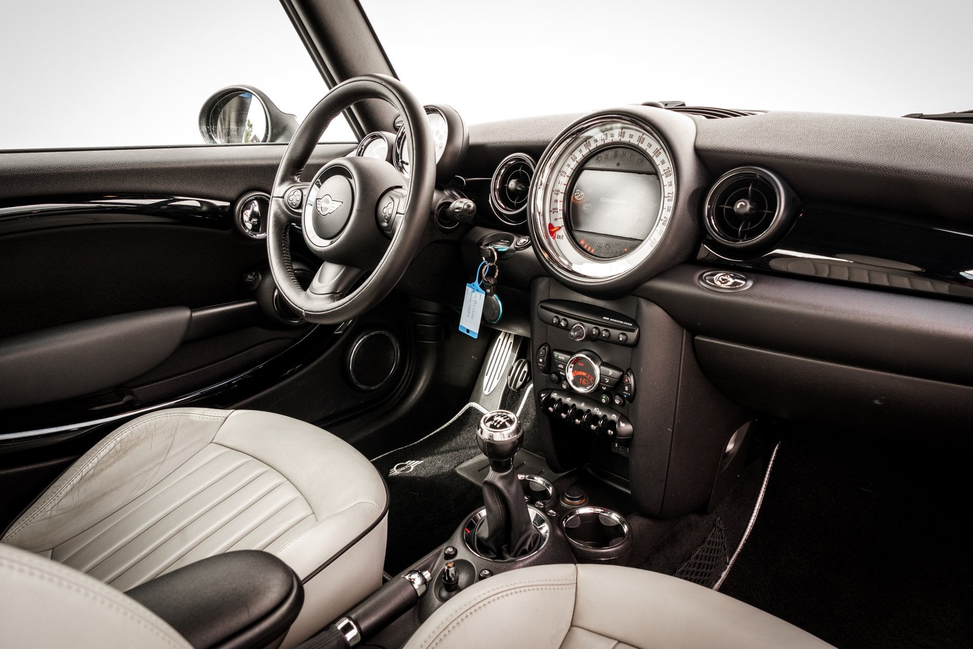 MINI Cabrio 1.6 Cooper S Chili 184pk | Leder | H/K Audio | S, Auto's, Euro 5, Beige, 4 cilinders, Cabriolet