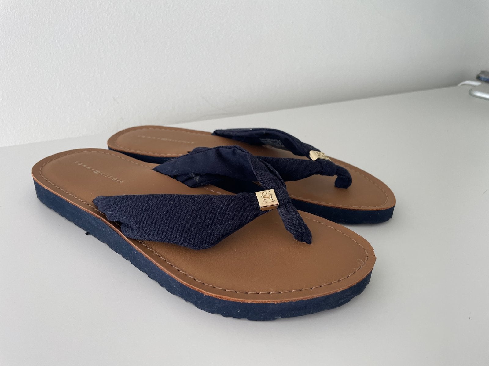 Nieuwe Tommy Hilfiger slippers maat 38, Kleding | Dames, Ophalen of Verzenden, Nieuw, Blauw, Slippers