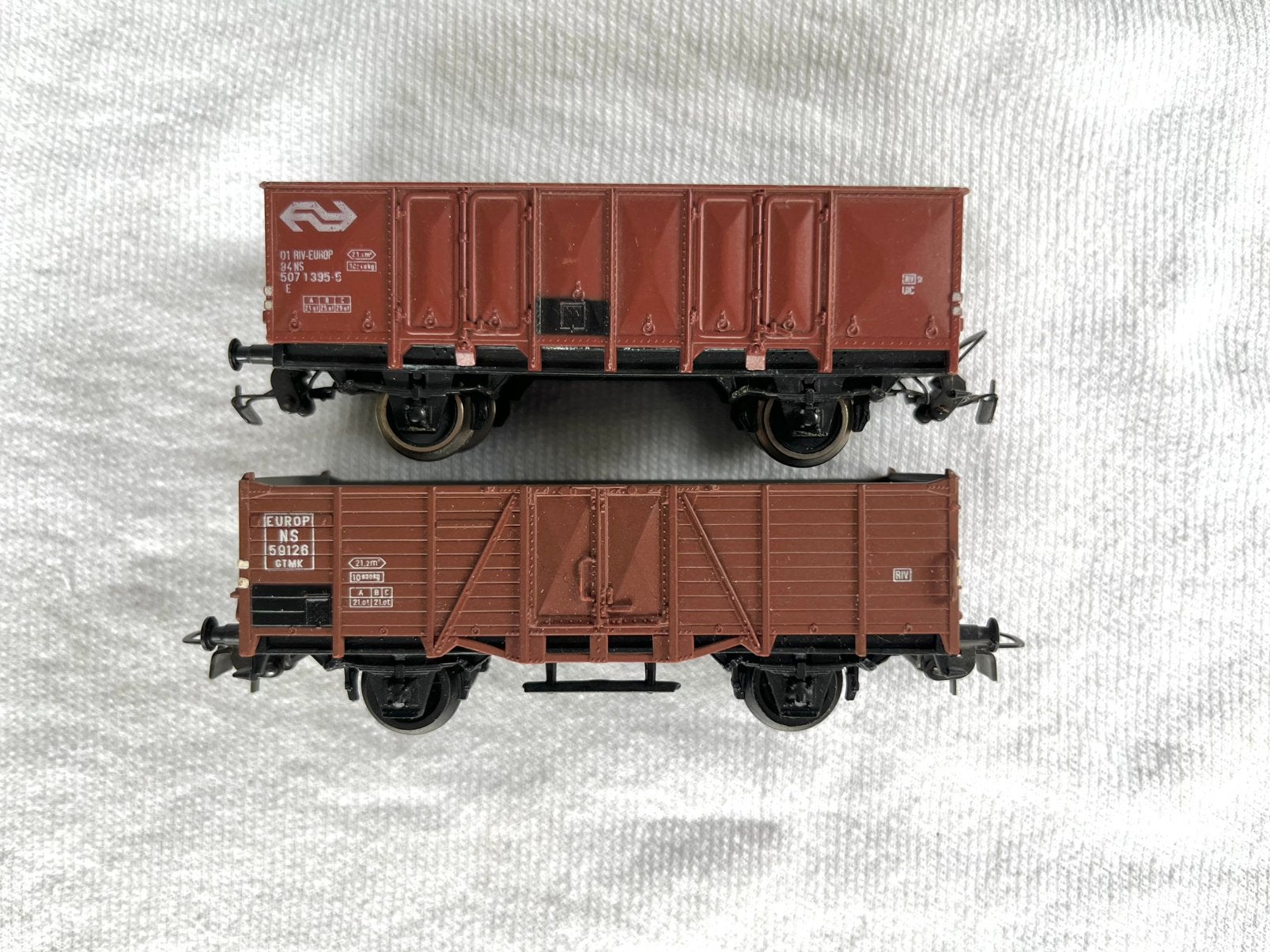 2x Piko NS bakwagens H0, Gebruikt, Gelijkstroom, Wagon, NS