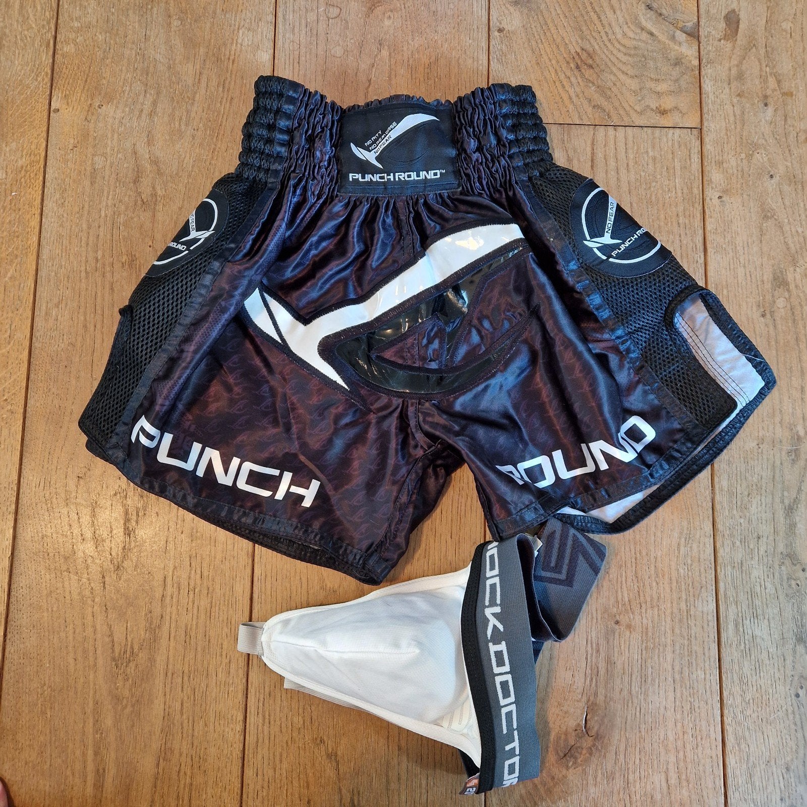 Punch kickboksbroekje maat m tiener met tok - Zo goed als ni, Overige, Ophalen of Verzenden, Zo goed als nieuw, Vechtsportkleding