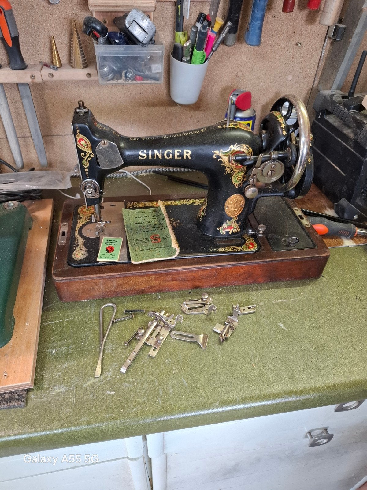 Antieke Singer Naaimachine uit 1921 met accessoires, Ophalen