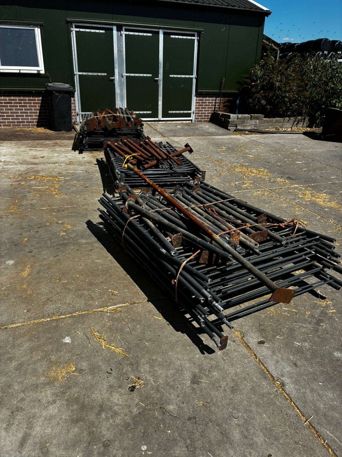 Spijlen hek 50 meter, Doe-het-zelf en Verbouw, Metalen, Ophalen, Zo goed als nieuw
