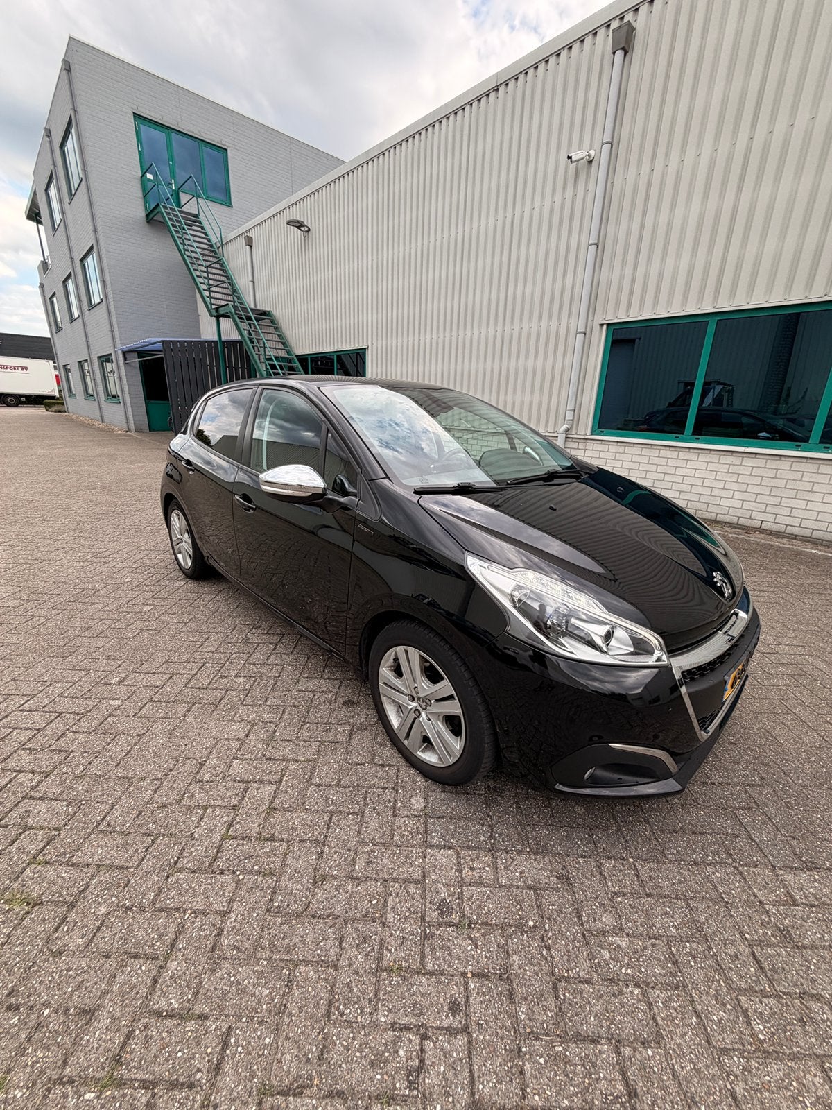 Peugeot 208 1.2Turbo Signature| DEALER ONDERHOUDEN | CARPLAY, Auto's, Voorwielaandrijving, Stof, Zwart, 1199 cc