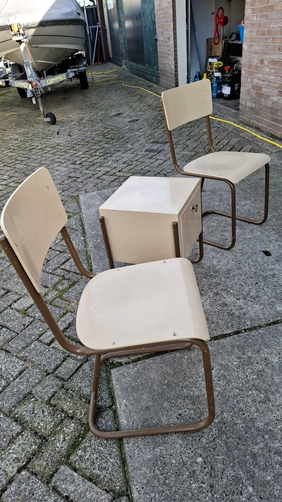 Retro slaapkamer set: 2 stoelen en nachtkastje, Ophalen of Verzenden