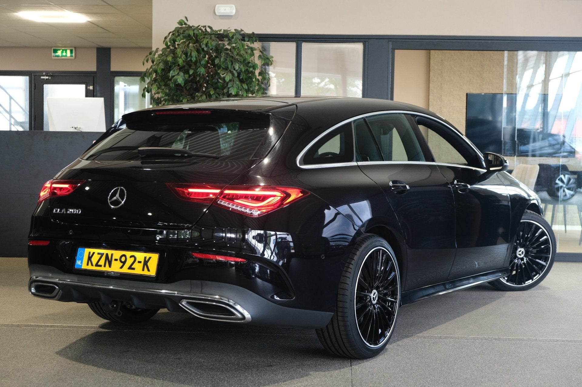 Mercedes-Benz CLA-klasse Shooting Brake 200 AMG DCT Navi Tre, Gebruikt, Zwart, 4 cilinders, Origineel Nederlands