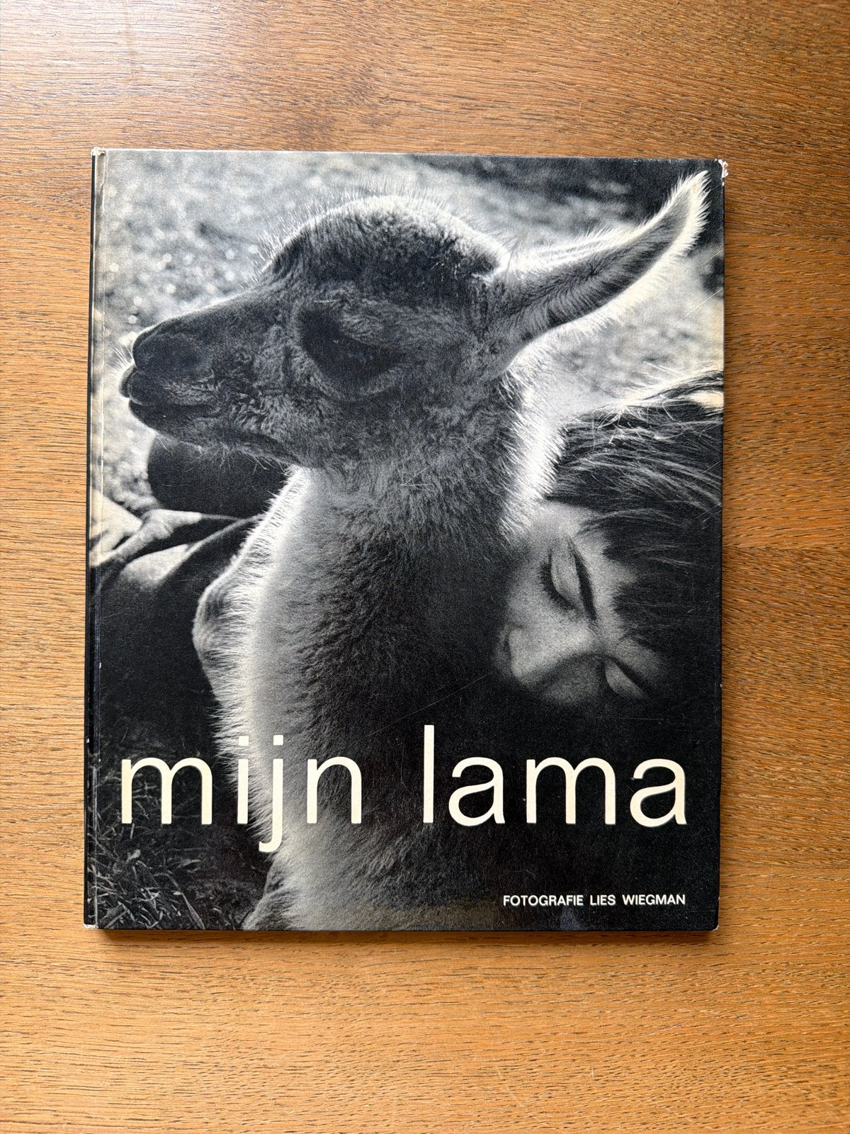 Mijn Lama - Fotoboek Lies Wiegman (1966), Ophalen of Verzenden, Gelezen