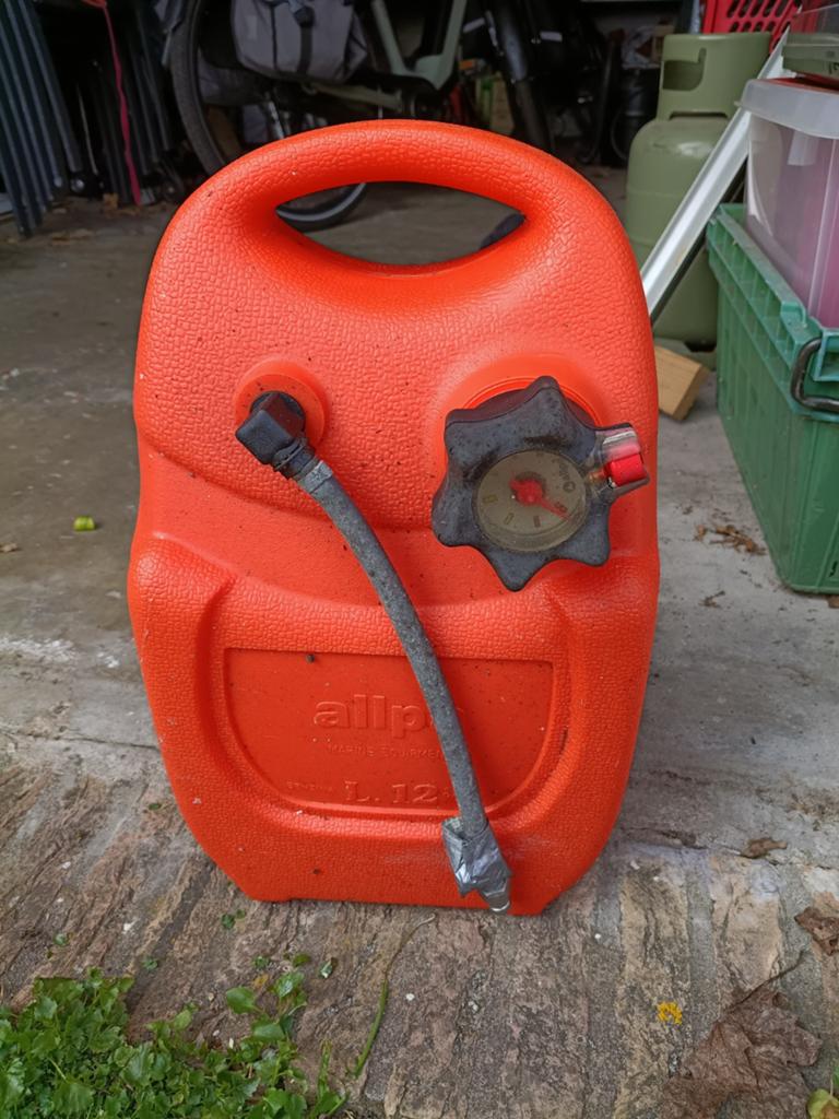 Brandstoftank en voetpomp ik voor boot, Ophalen, Gebruikt, Motor en Techniek