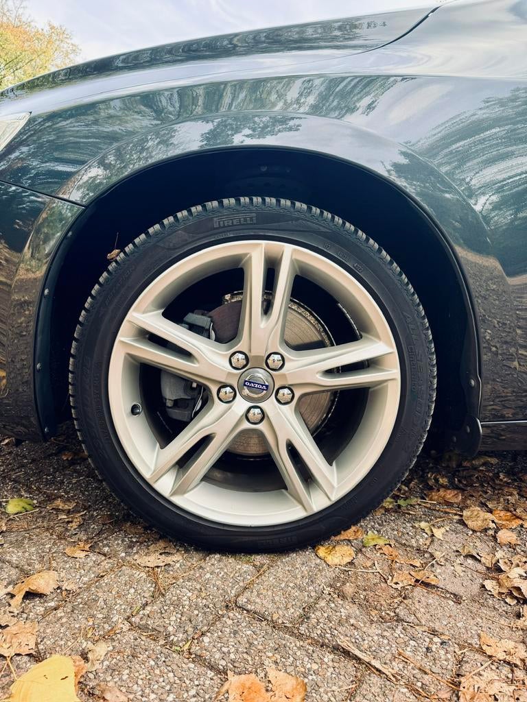 Volvo V60 2.0 T4 aut. Summum 2017, Auto's, Volvo, 1969 cc, Leder, Particulier, 1600 kg