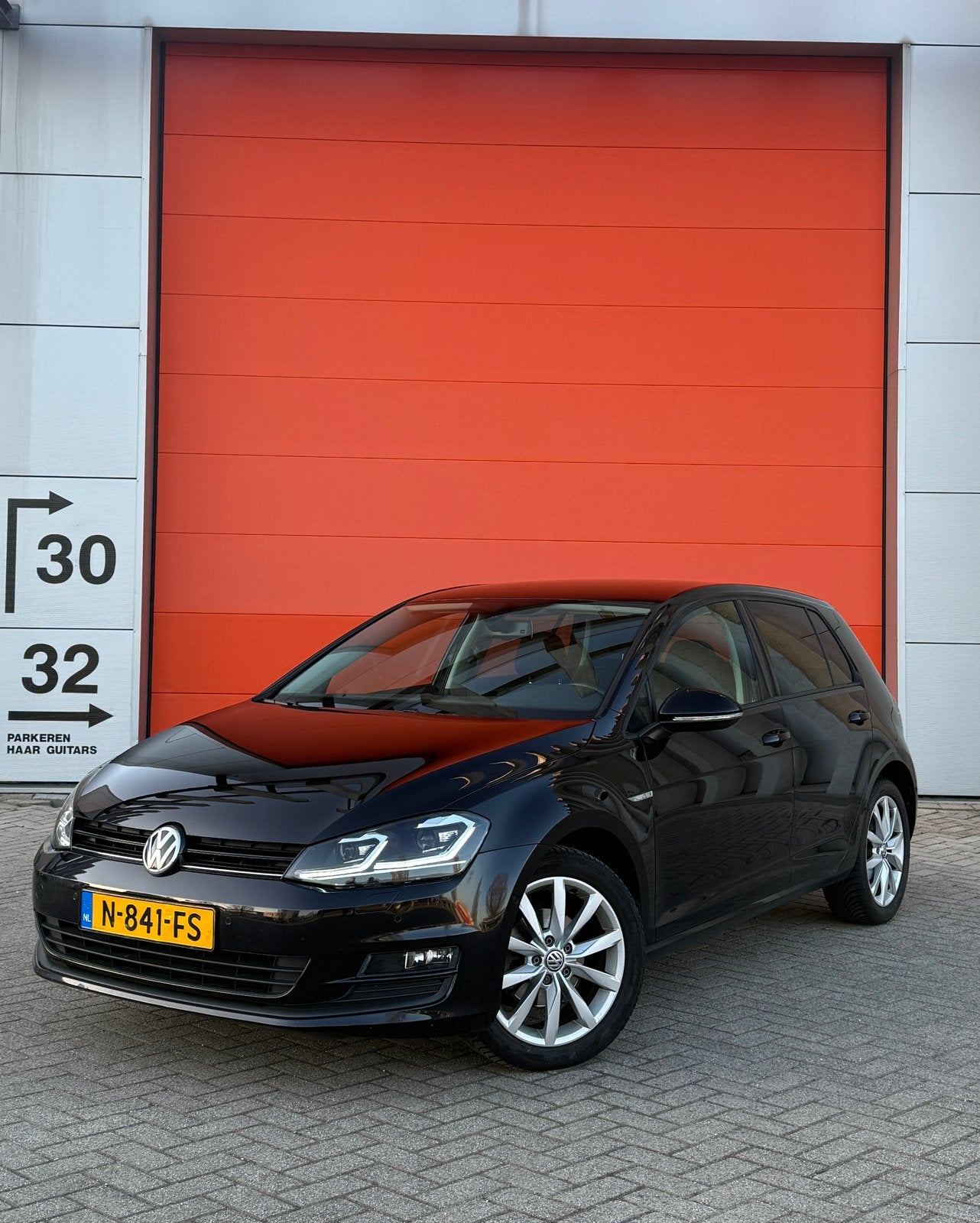 Volkswagen Golf 1.2 TSI 77KW 5D DSG 2014 Zwart, 4 cilinders, 620 kg, Zwart, Bedrijf