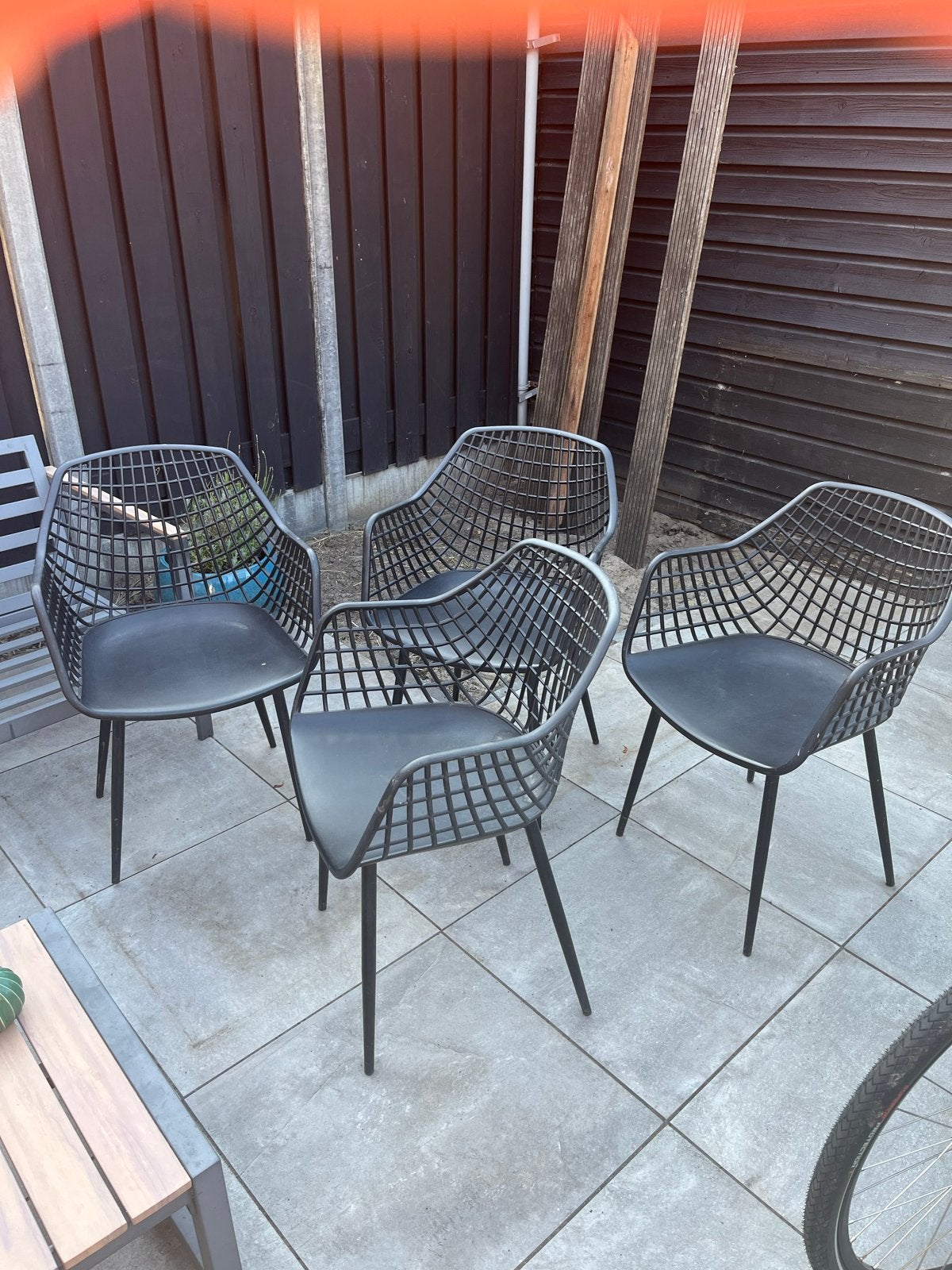 4x Moderne Zwarte Tuinstoelen - Zo Goed als Nieuw, Ophalen, Zo goed als nieuw, Kunststof