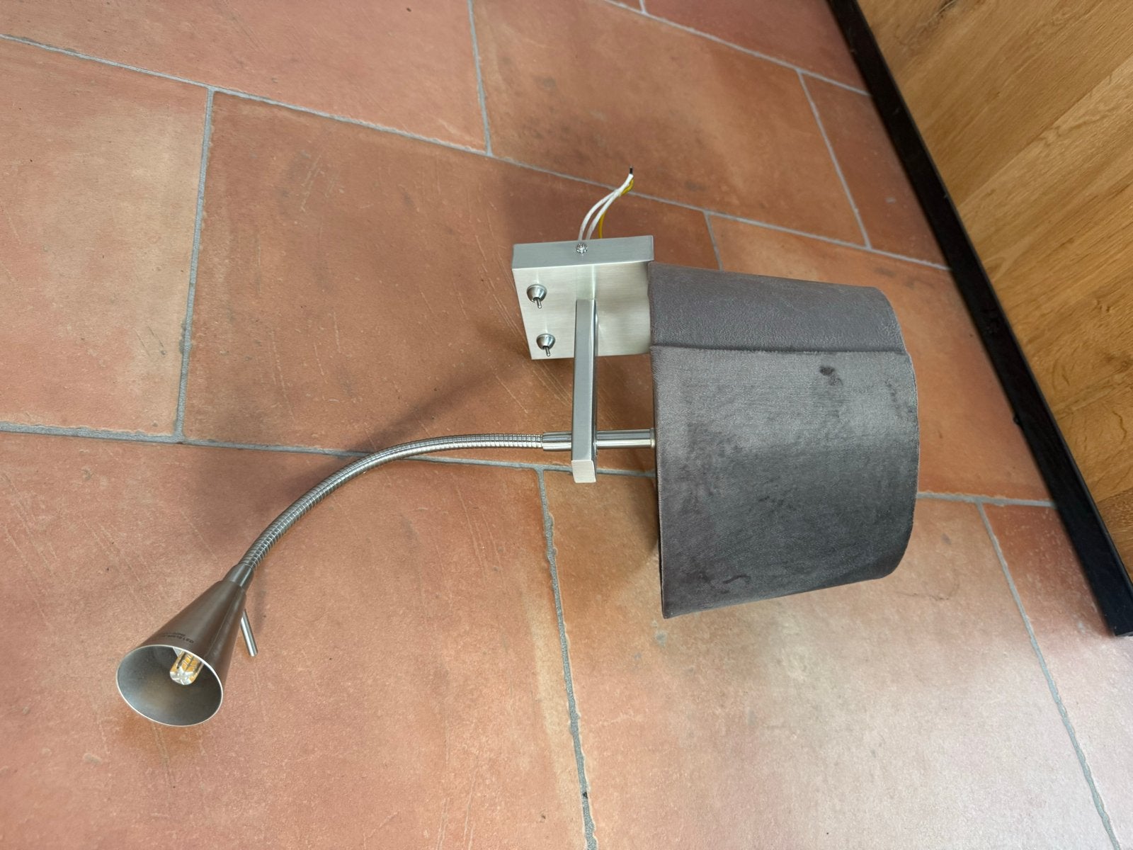 Set van 2 mat nikkel kleurige wandlampjes met leeslamp, Gebruikt, Bedlamp, Ophalen of Verzenden, Metaal