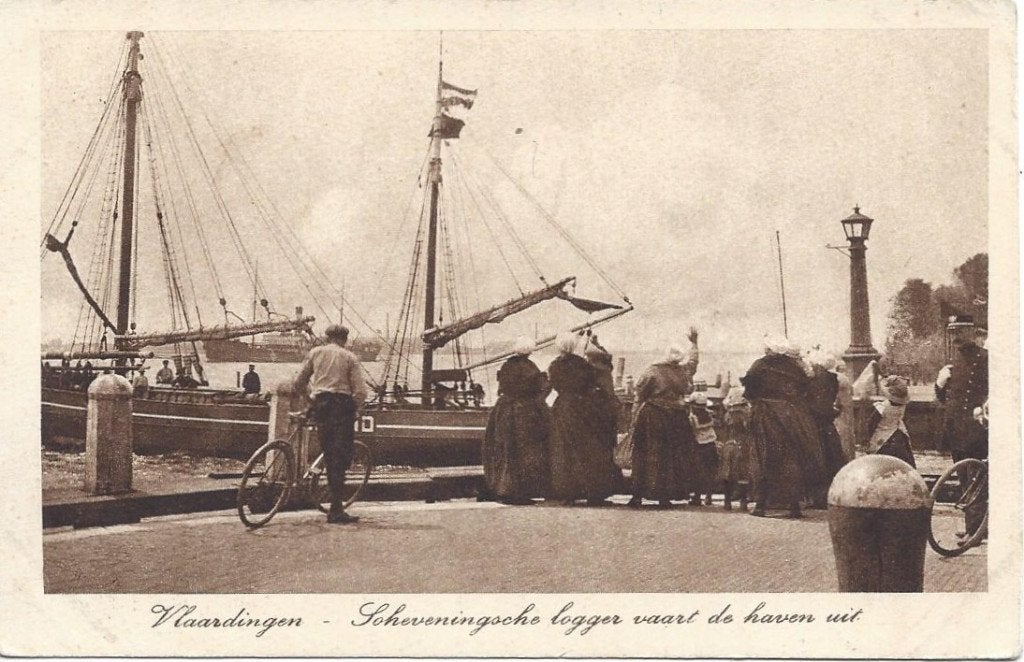 Vlaardingen, Scheveningsche Logger vaart de Haven uit, Volk, Ophalen of Verzenden, Voor 1920, Ongelopen, Zuid-Holland