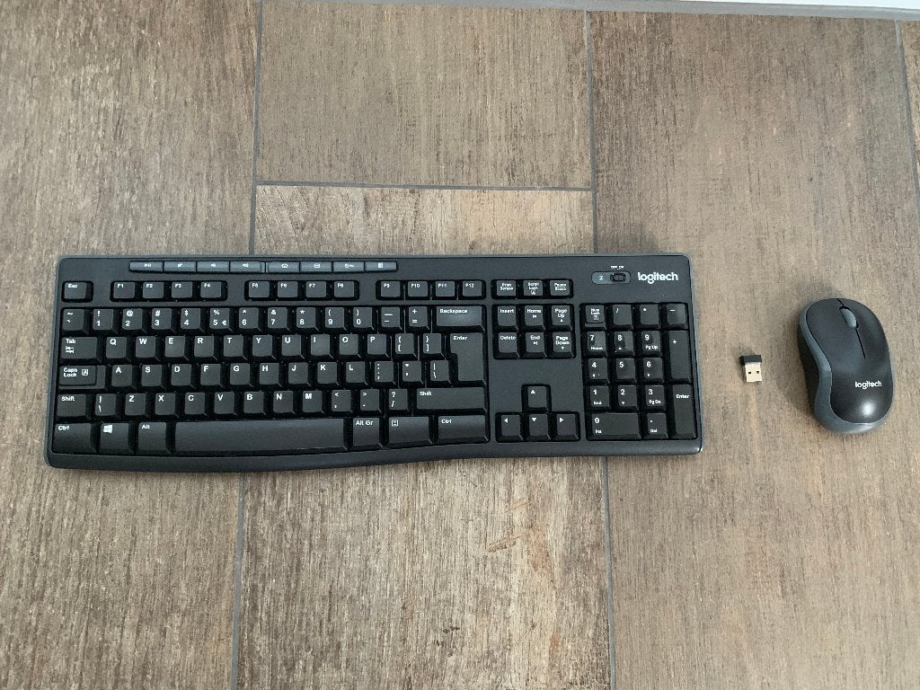 Logitech MK270 wireless keyboard and mouse combo 1820LZX1C15, Computers en Software, Toetsenborden, Ophalen of Verzenden, Gebruikt