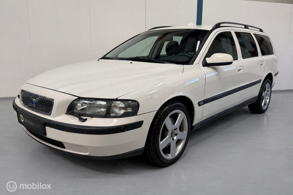 Volvo V70 2.4 T AUTOMAAT / 200PK / YOUNGTIMER, 420 kg, Wit, 2435 cc, 1570 kg