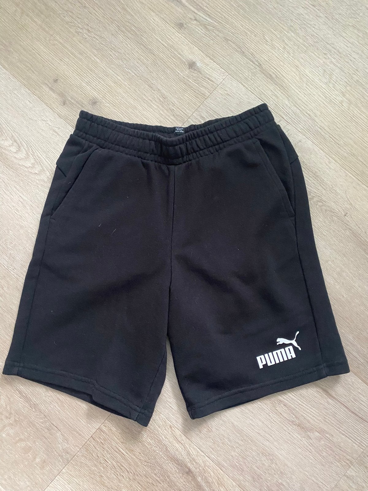 Puma joggingshort korte broek zwart maat 152 ZGAN, Kinderen en Baby's, Kinderkleding | Maat 152, Ophalen of Verzenden, Zo goed als nieuw