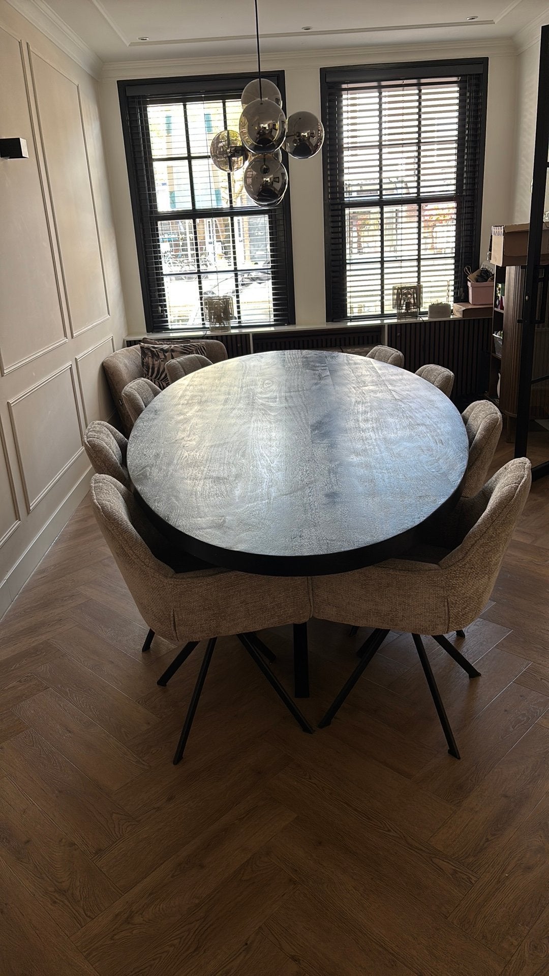 Luxe eethoek - mango houten ovale tafel met beige stoelen, Huis en Inrichting, Ophalen of Verzenden, Zo goed als nieuw