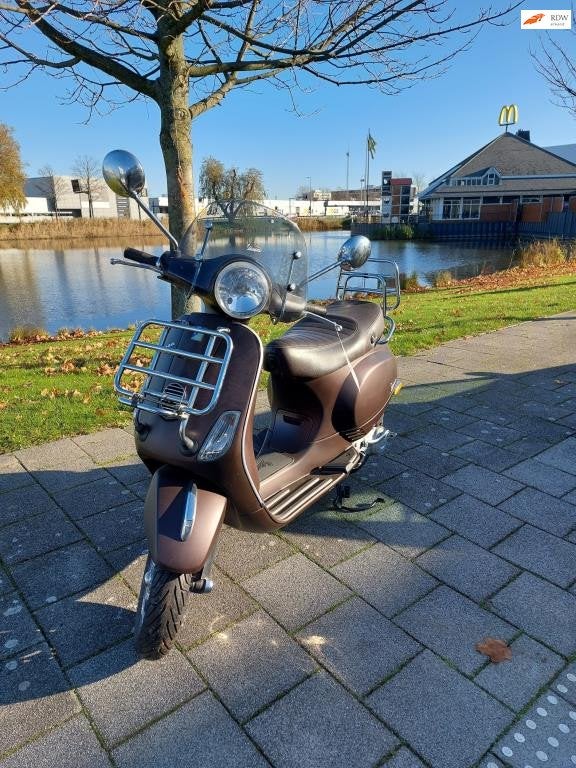 Vespa Bromscooter LX 50 2T, Fietsen en Brommers, Brommers | Vespa, Gebruikt, Overige modellen, Thurledeweg 81
3044ER  Rotterdam, NL