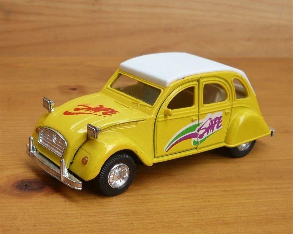 comic Citroen 2cv6 rechthoekige koplampen 1/38 Welly 8048, Ophalen of Verzenden