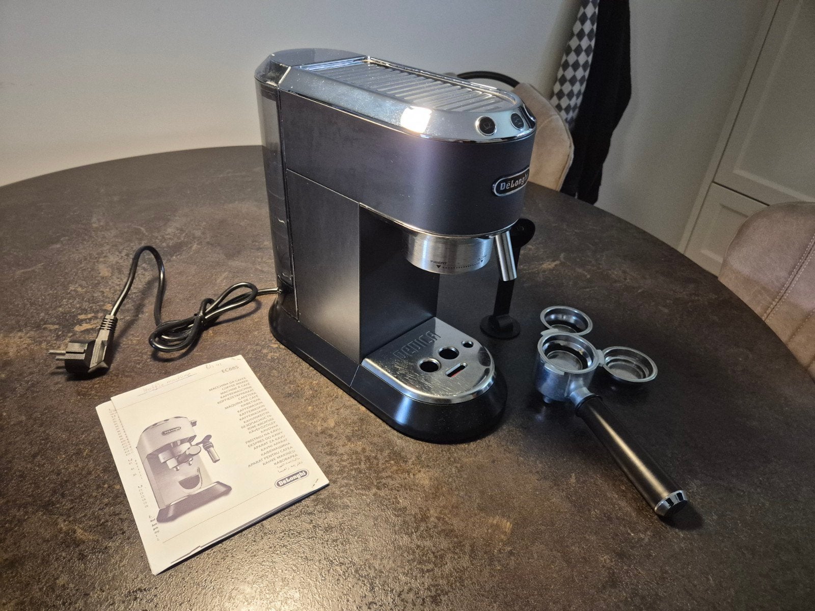 De'Longhi Dedica Style EC 685.BK espressomachine., Ophalen, Gebruikt, Espresso apparaat