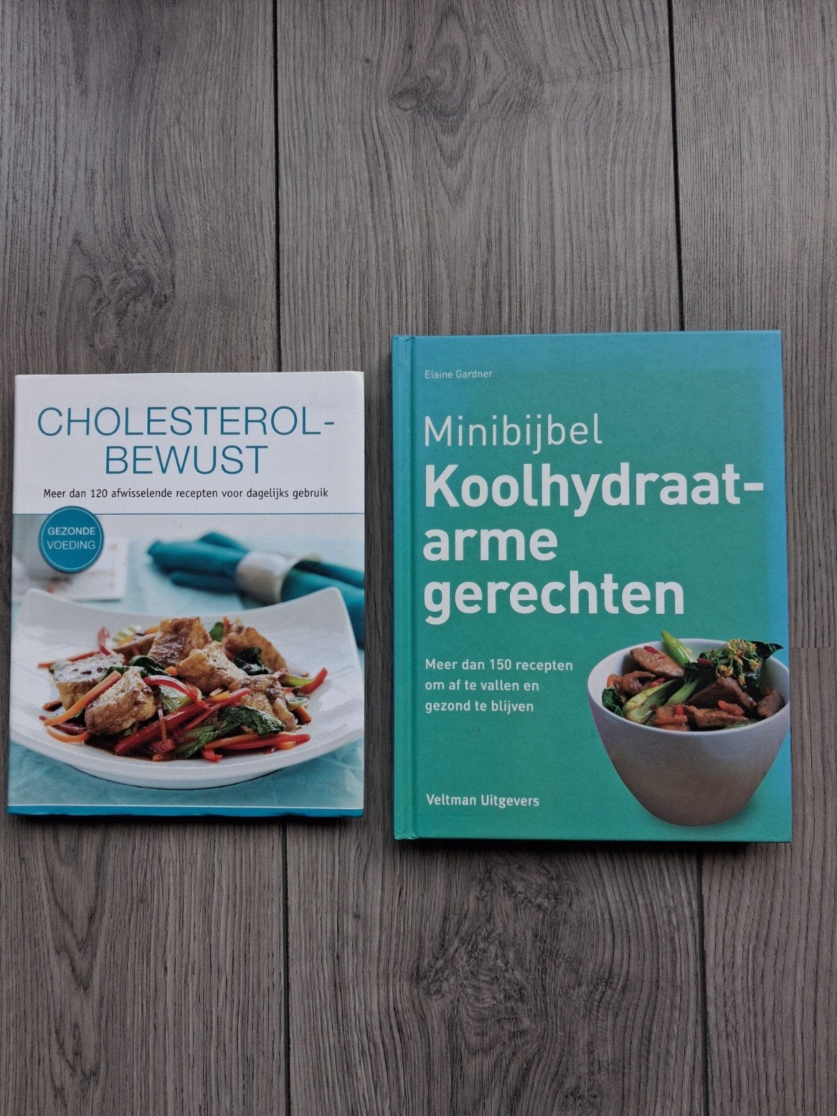 2 kookboeken: cholesterol bewust / koolhydraatarme gerechten, Ophalen, Zo goed als nieuw