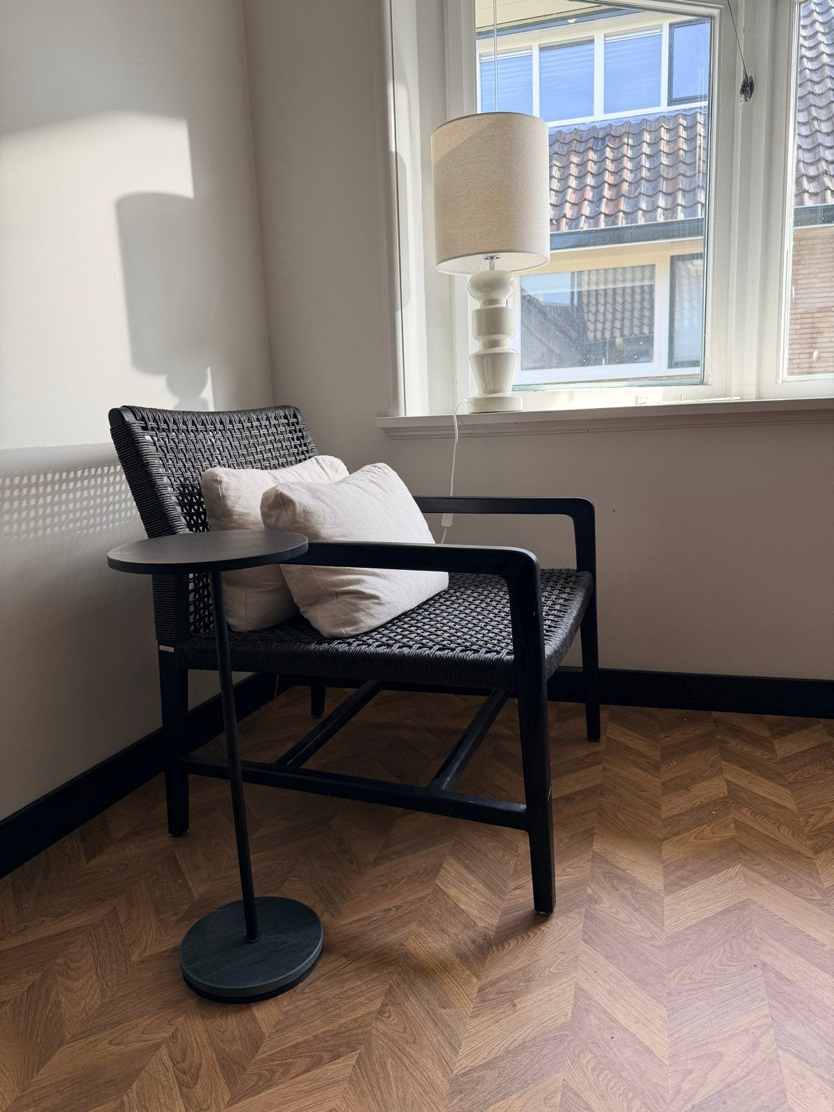 Kave Home fauteuil, zwart mango hout, handgeweven zitting, Huis en Inrichting, Ophalen, Gebruikt, Minder dan 75 cm, Hout