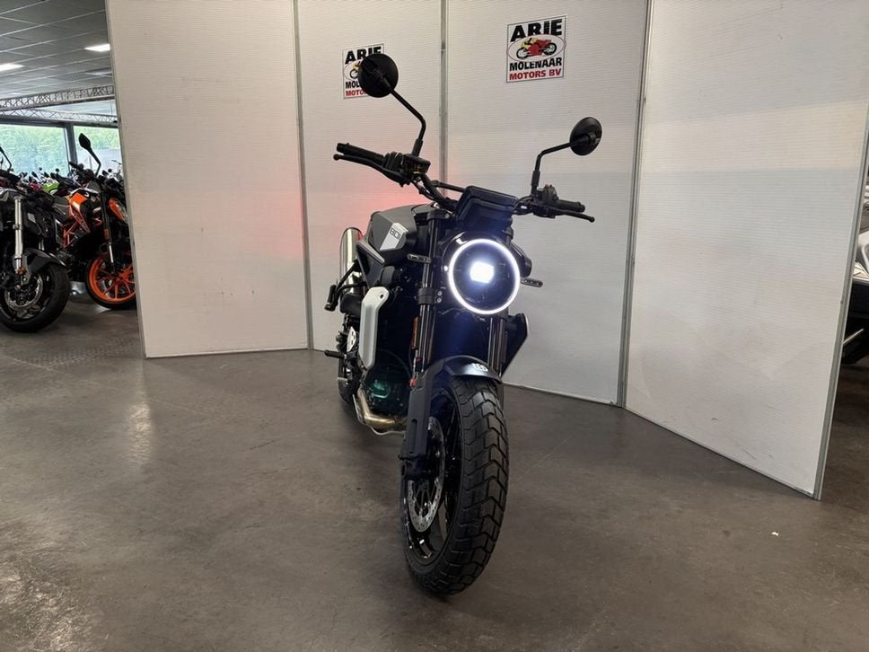 Husqvarna SVARTPILEN 801 (bj 2026), 2 cilinders, Bedrijf, Onbekend, Meer dan 35 kW