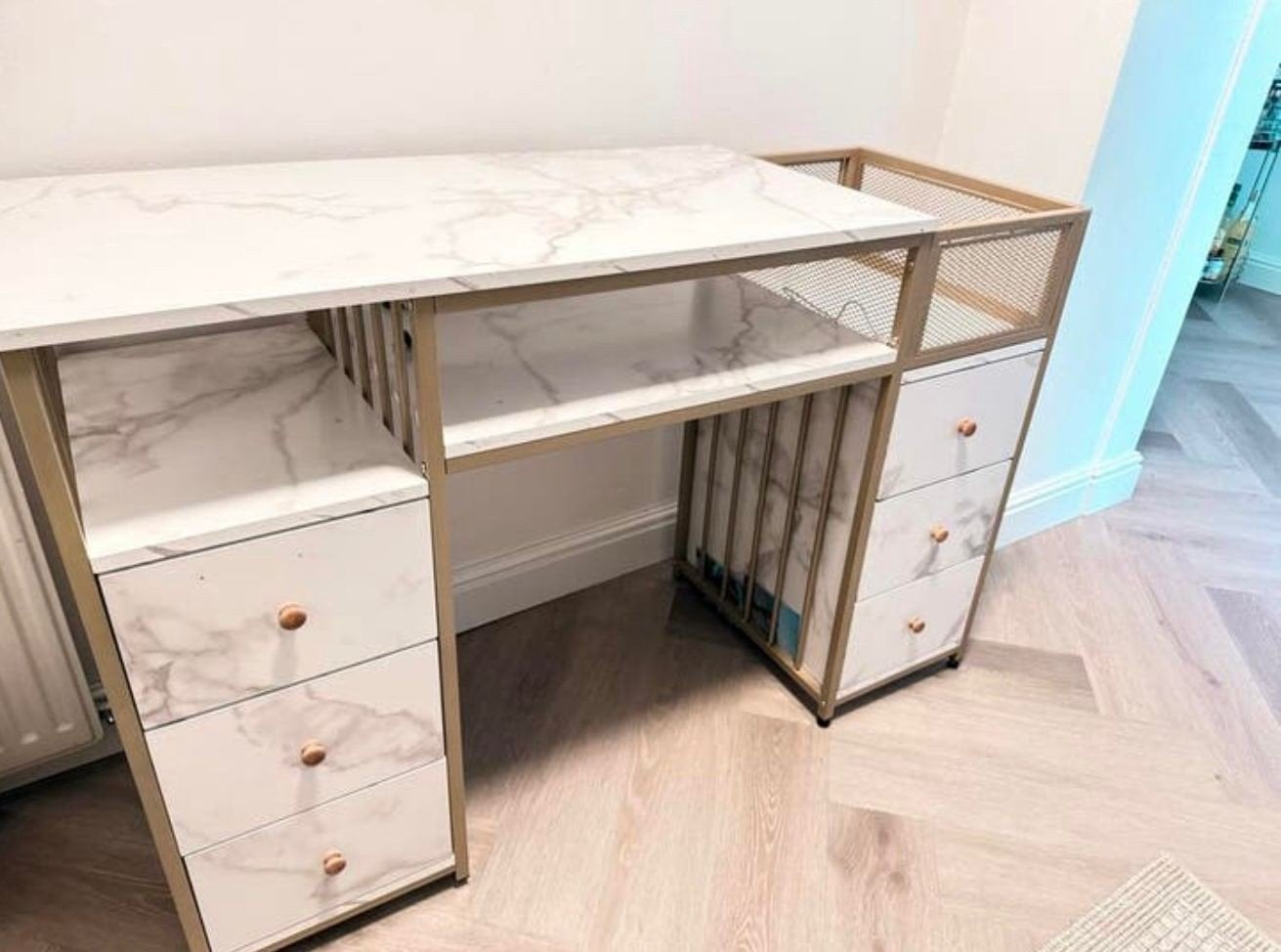 Modern bureau met 6 lades en marmerlook blad, Ophalen, Met lades, Spaanplaat of MDF, Zo goed als nieuw