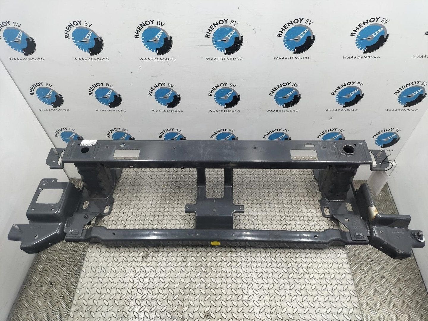 IVECO DAILY 40C18 40 VOORBUMPER BALK 2024, Gebruikt, Voor, Ophalen of Verzenden, Stiba lid
