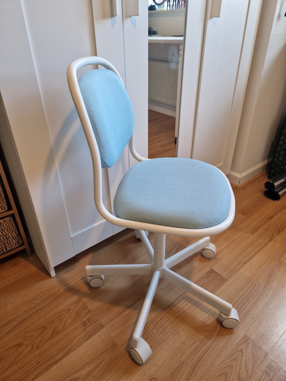 Ikea ÖRFJÄLL kinderbureaustoel blauw 
Kinderbureaustoel, Ophalen, Zo goed als nieuw, Blauw, Bureaustoel