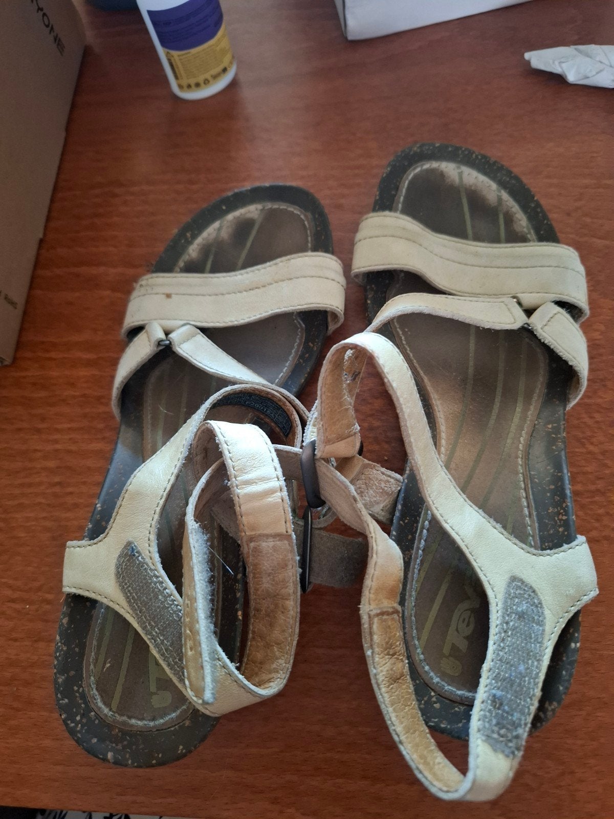 Teva sandalen - Comfortabel en veel gedragen,  maat 38, Kleding | Dames, Schoenen, Beige, Teva, Gedragen, Sandalen of Muiltjes